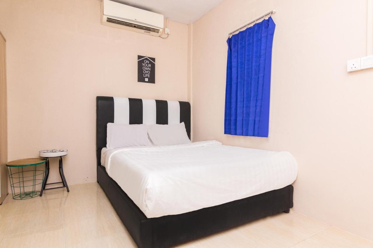 Oyo Life 2579 Kost Anggun 2