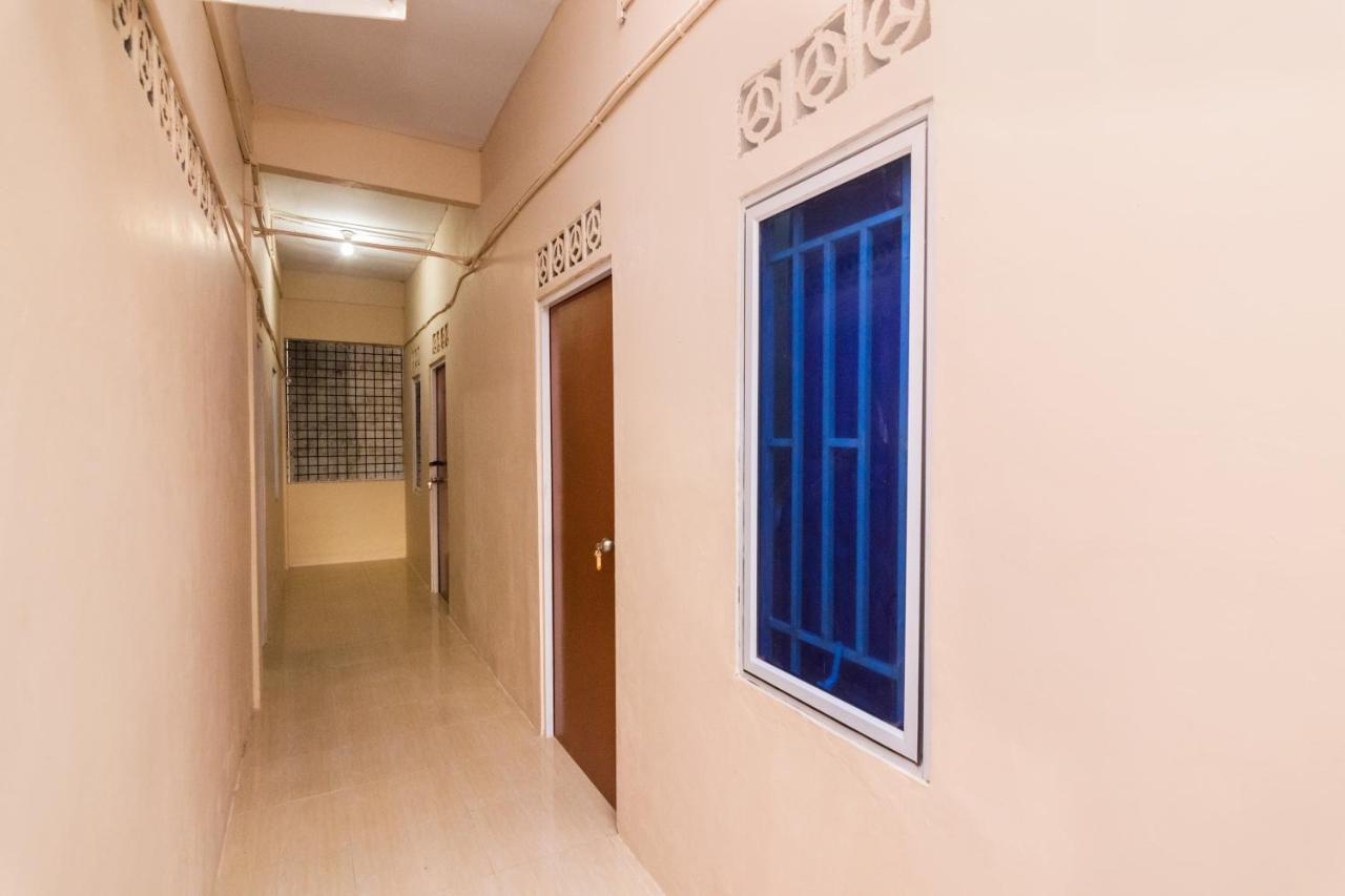 Oyo Life 2579 Kost Anggun 2 Hotel
