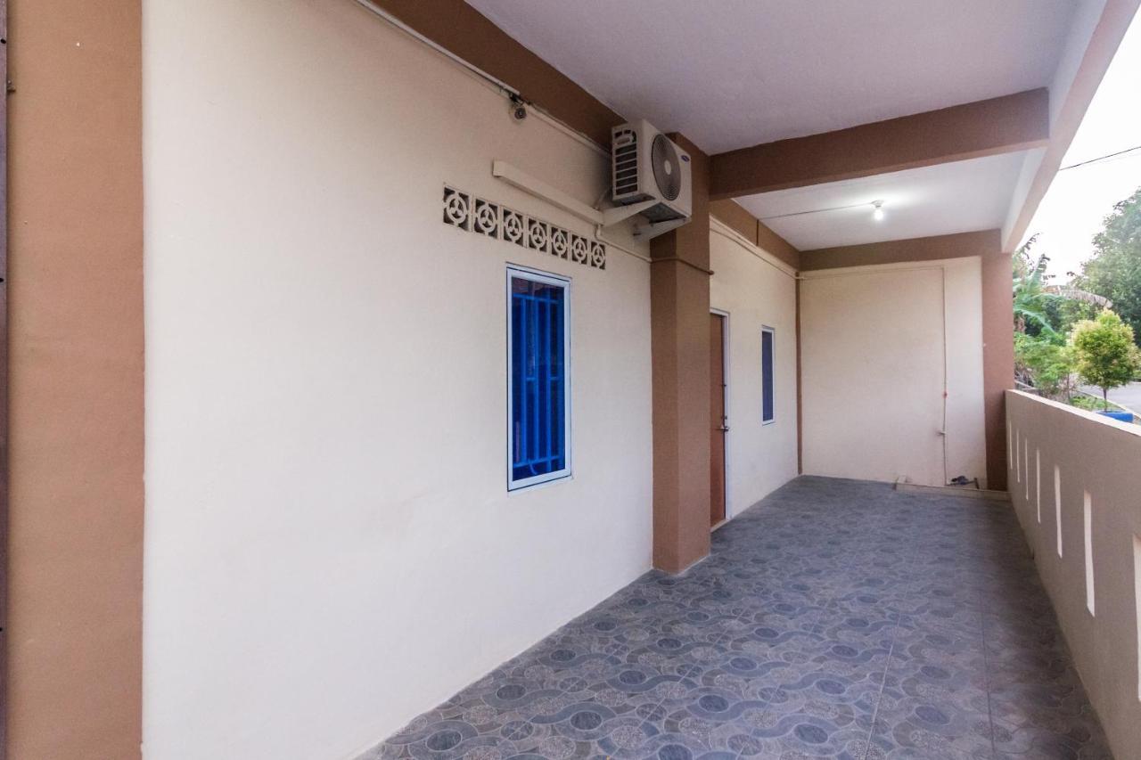 Oyo Life 2579 Kost Anggun 2 Hotel